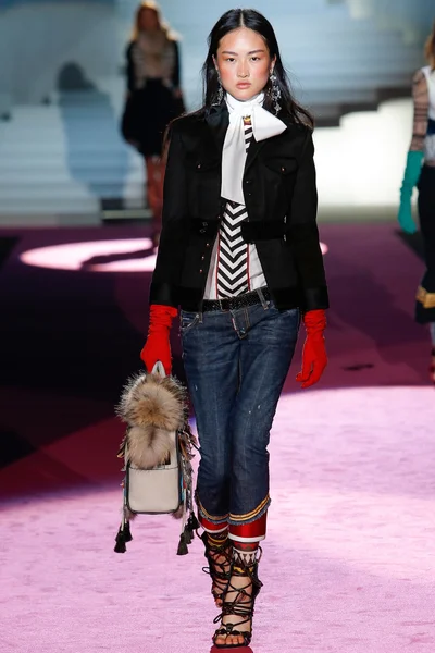 Look 11
